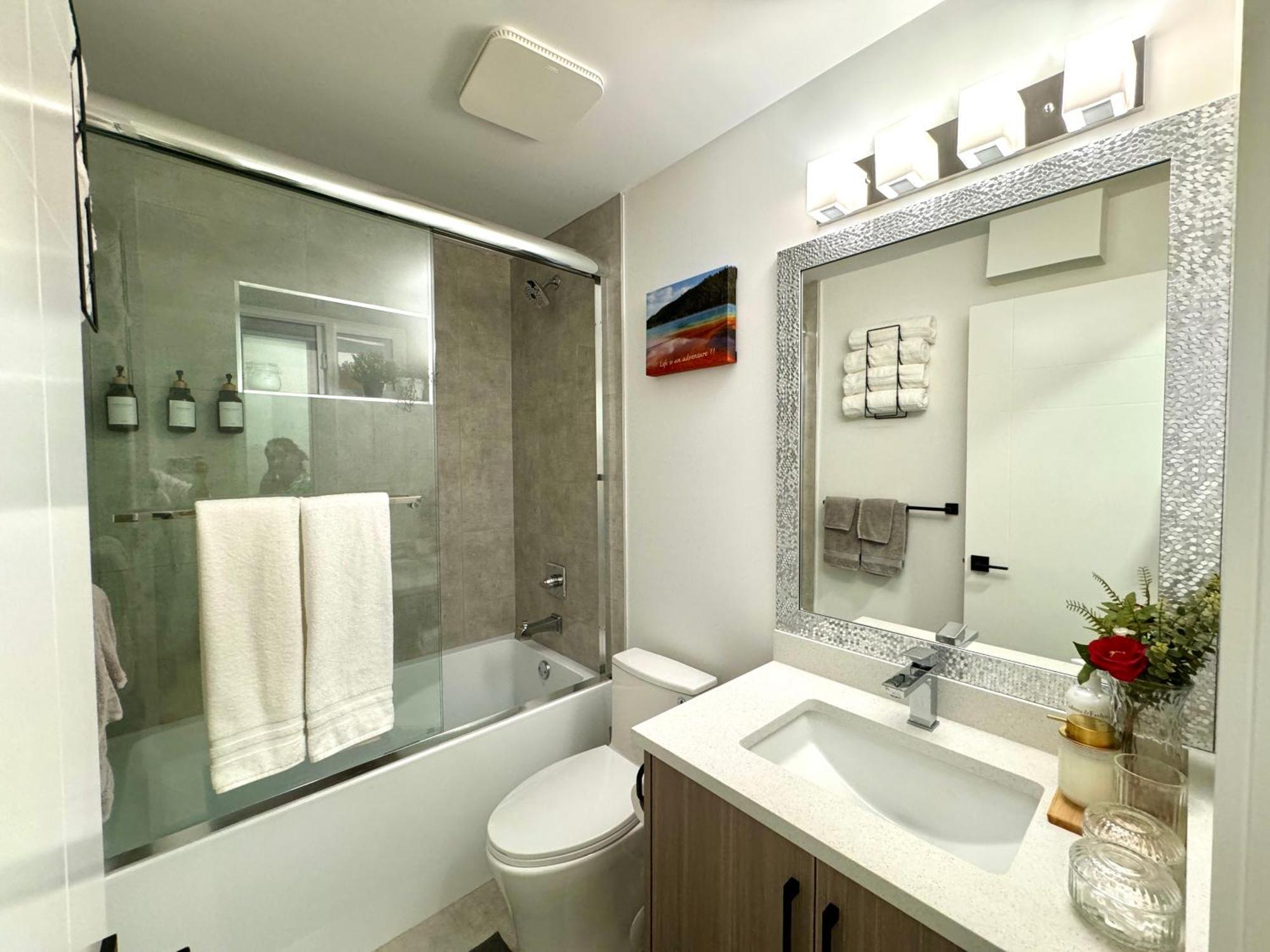 The Sunset Haven- Cozy 2Br Basement Suite Near White Rock Surrey Exterior photo